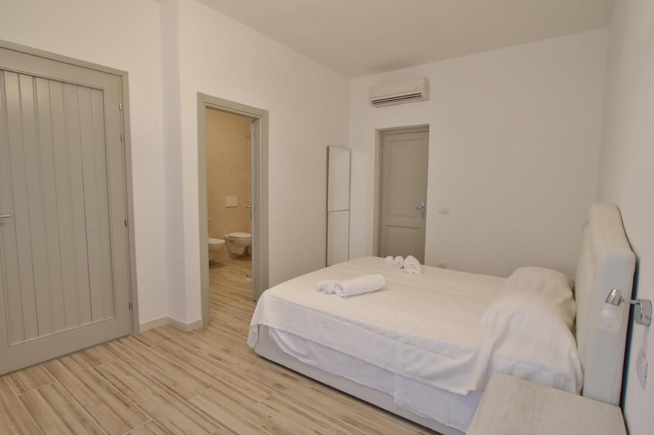 Les Chambres Au Centre Сан Теодоро Екстериор снимка